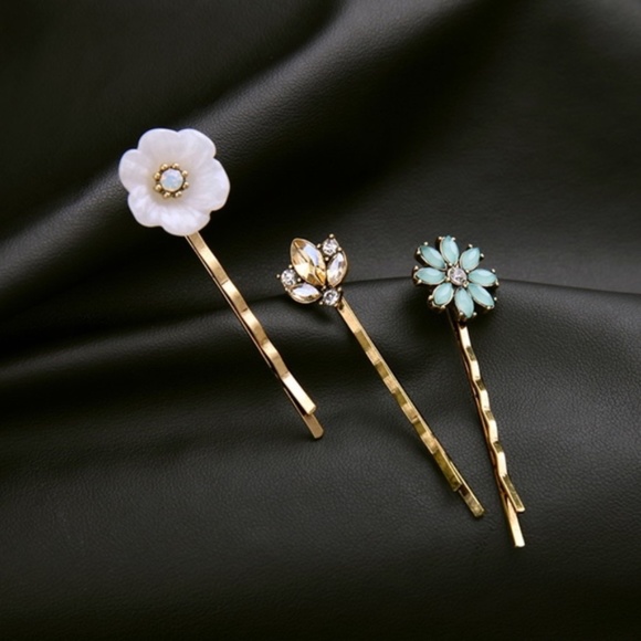 Pretty White Green Spring Floral Flower Rhinestone Hair Clips - Picture 3 of 6